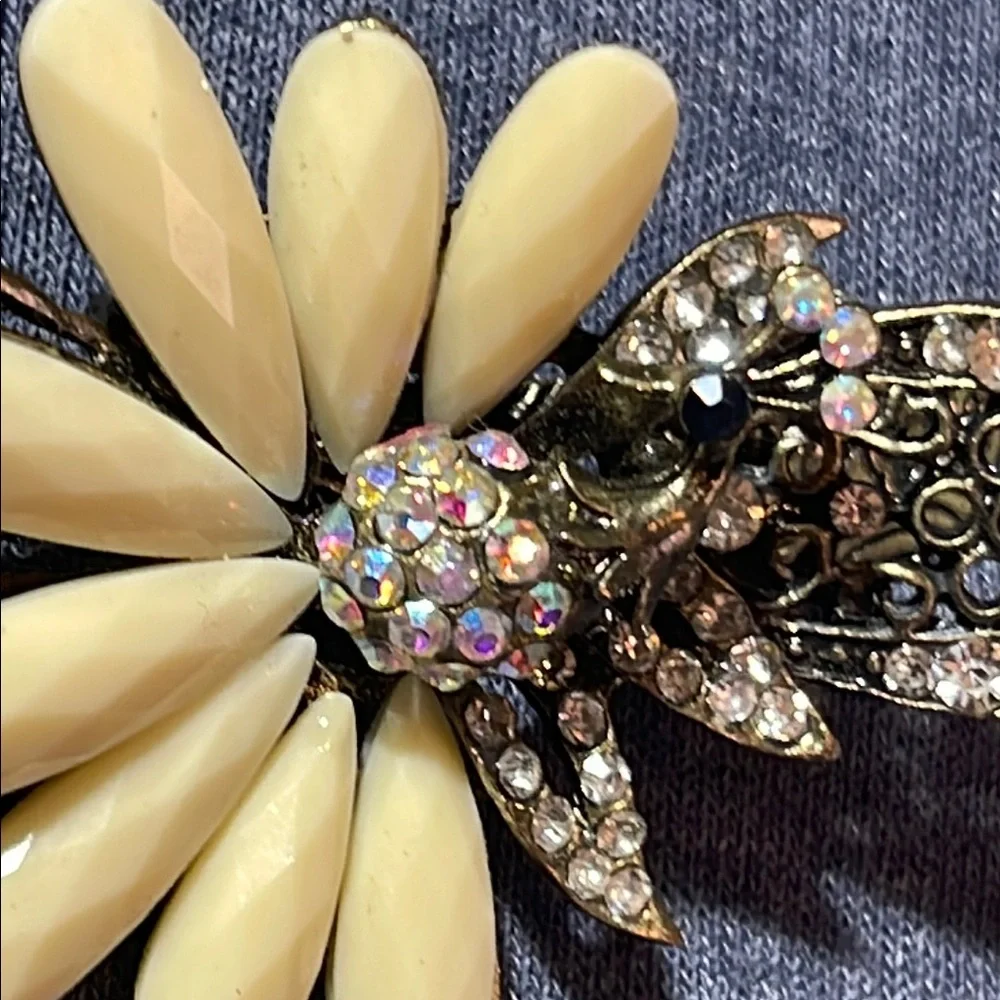 Elegant vintage Cream peacock hair clip